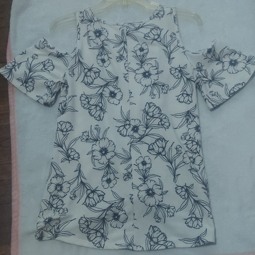 5/$10 Acting Pro White Floral Cold-Shoulder Blouse - Picture 12 of 15